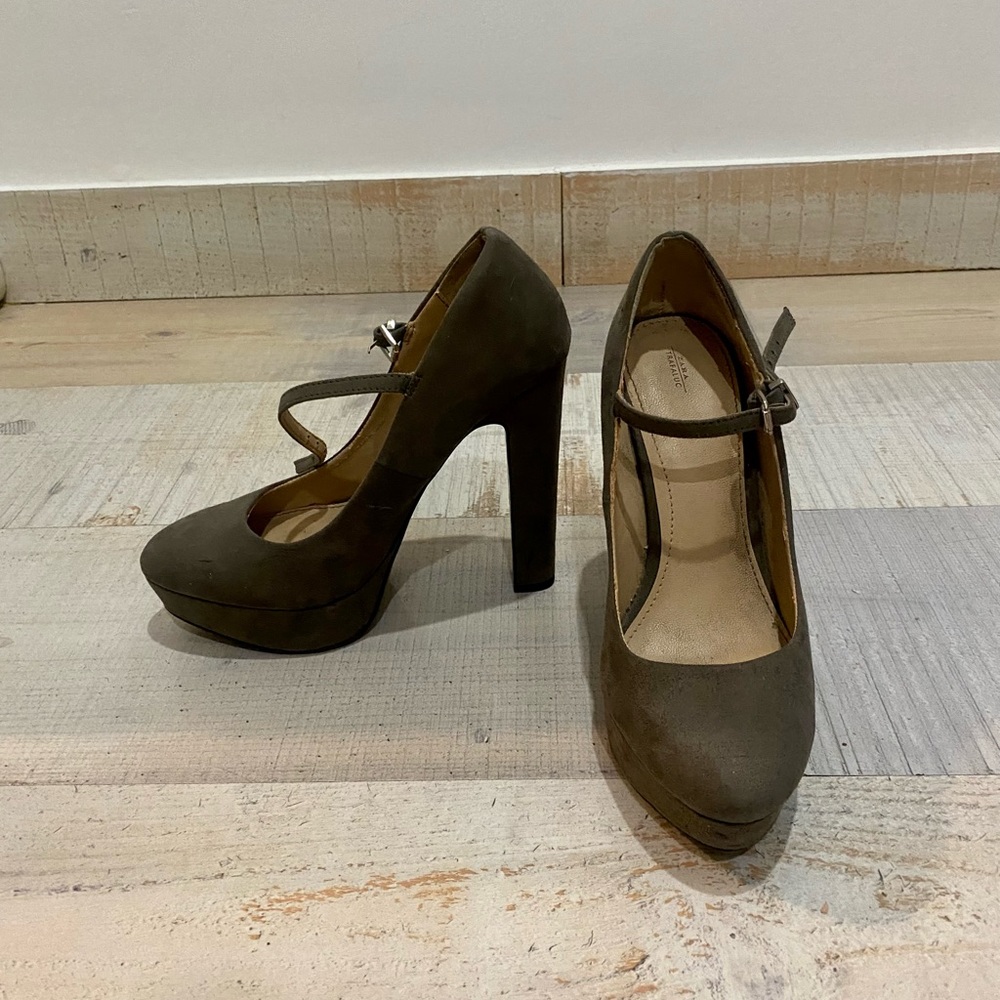 Grey Zara pump heels. In decent condition. Very comfortable - Picture 3 of 5